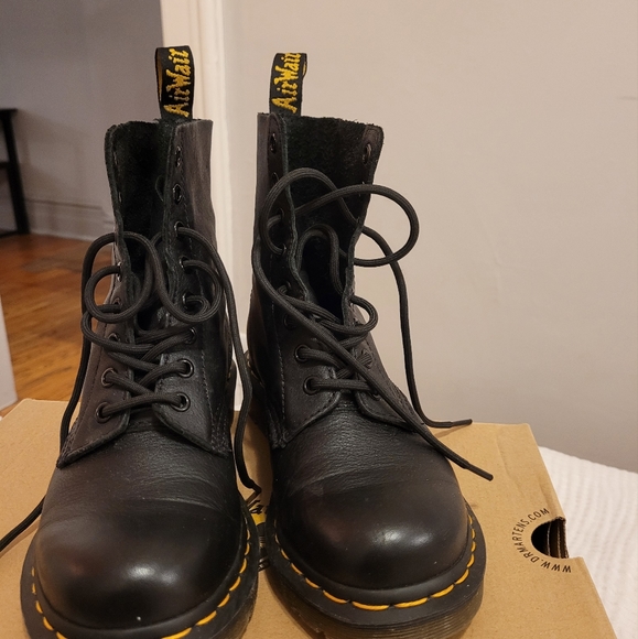 Women's soft leather Doc Marten boots - Picture 1 of 4